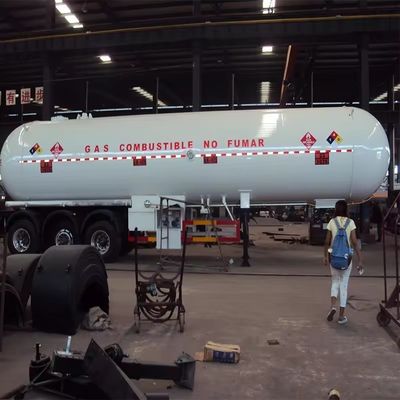 Semi-remorque à gaz liquéfié de catégorie 54000L en acier lourd pour des besoins de transport sécuritaire