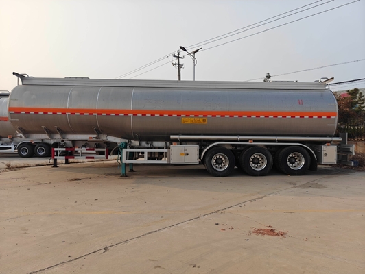 Matériau d'acier 3 essieux Trailers de camions en aluminium Semi-trailers Transports pétroliers Cisternes de carburant