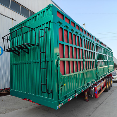 2 ou 3 pouces de clôture à chevilles en vrac, chargement en vrac, semi-remorque, camion de décharge avec pneus à double pièce